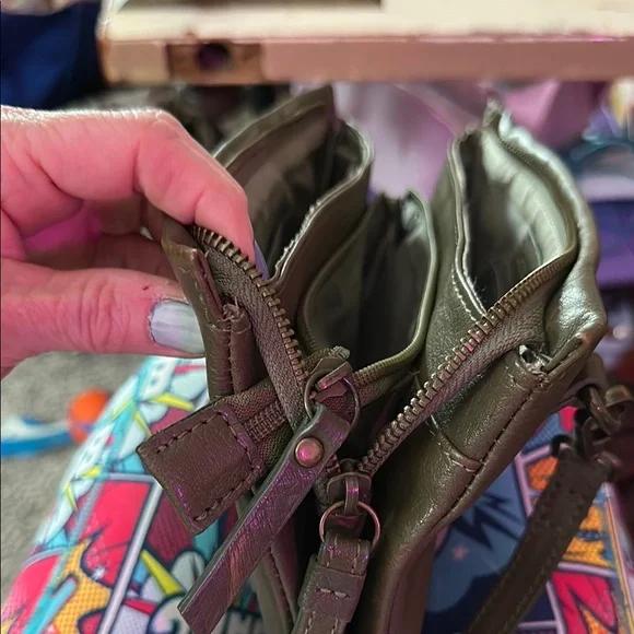 Lucky Brand Green Leather Textured Crossbody Bag - Picture 7 of 7